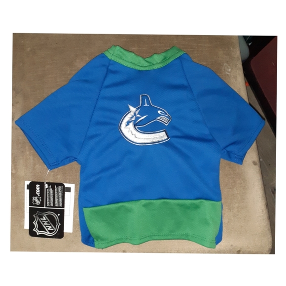 💥NWT Canucks Dog Jersey - Picture 2 of 8